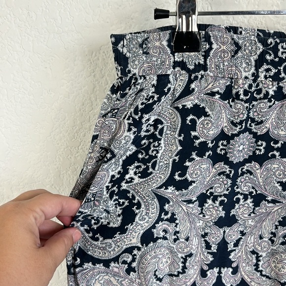 THEORY Mitrana Paisley Printed Silk Georgette Wide Leg Pants - Picture 4 of 9